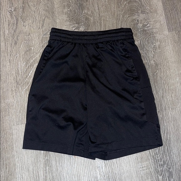 Levi's Red Sweatshirt and Black Red Shorts Boys Bundle Size 10 12 - Picture 4 of 13